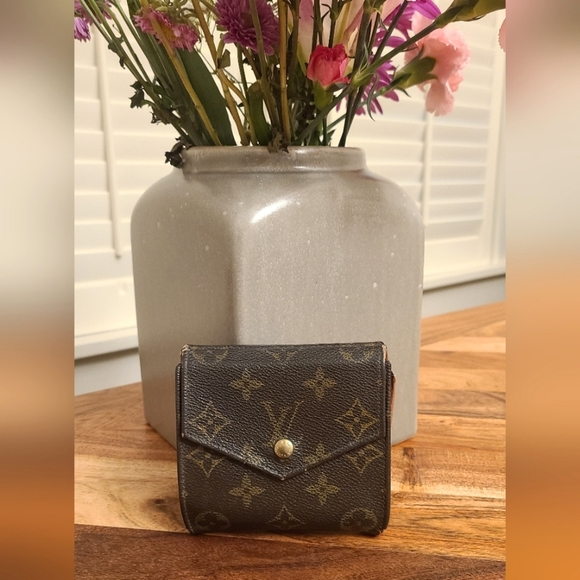 Louis Vuitton Handbags - Louis Vuitton LV monogram Elise Bifold wallet vintage authentic